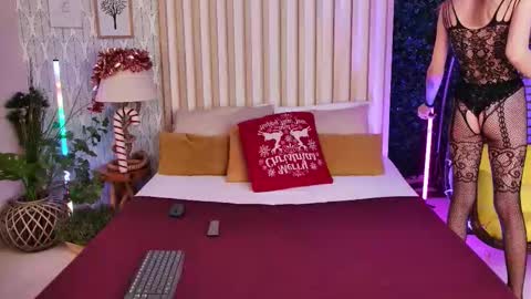 Lola online show from 12-17-25, 07:42