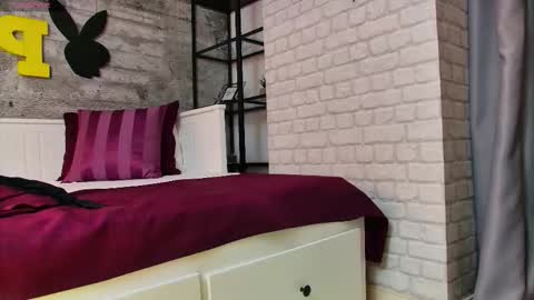 Lola online show from 12-20-25, 07:32