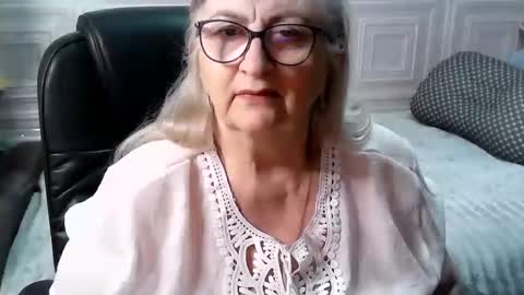 Snapshot of lolkaalyss chatting on 04-21-26, 11:38 LolkaAlyss online show from 04-21-26, 11:38