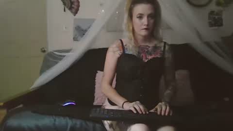 Snapshot of lollipop256080 chatting on 10-16-25, 06:58 Lollipop Queen online show from 10-16-25, 06:58