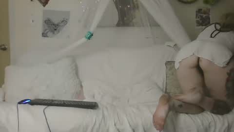 Snapshot of lollipop256080 chatting on 10-21-25, 05:52 Lollipop Queen online show from 10-21-25, 05:52