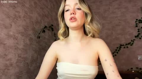 Mia online show from 04-18-26, 08:18