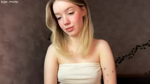 Mia online show from 04-27-26, 05:38