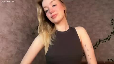 Mia online show from 06-25-26, 02:11