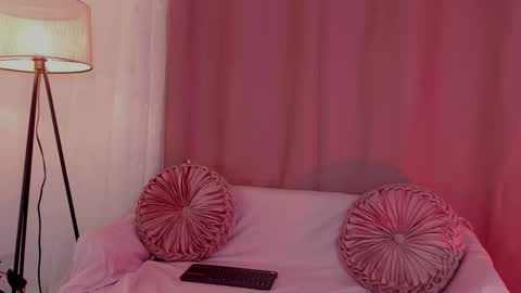 Snapshot of lollypetitte_ chatting on 10-01-25, 04:51 Lolly online show from 10-01-25, 04:51