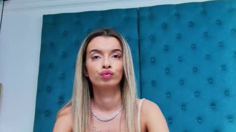 Lolly. online show from 11-30-25, 07:18