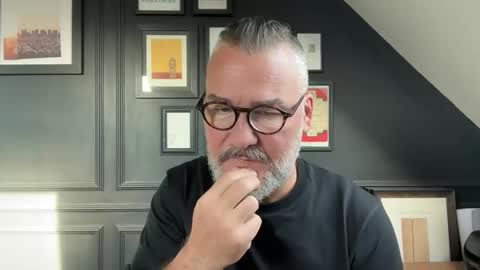 Snapshot of londongent2023 chatting on 10-09-25, 08:34 EnglishBear online show from 10-09-25, 08:34