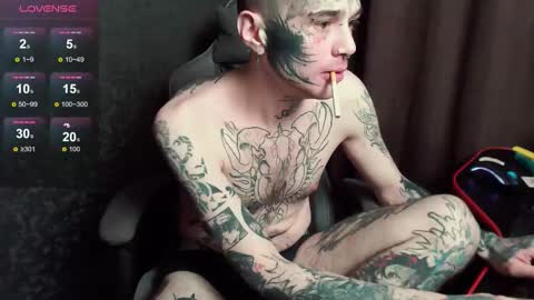 Snapshot of lone1ycrystal chatting on 10-13-25, 09:15 Chris online show from 10-13-25, 09:15