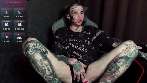 Snapshot of lone1ycrystal chatting on 10-17-25, 09:17 Chris online show from 10-17-25, 09:17