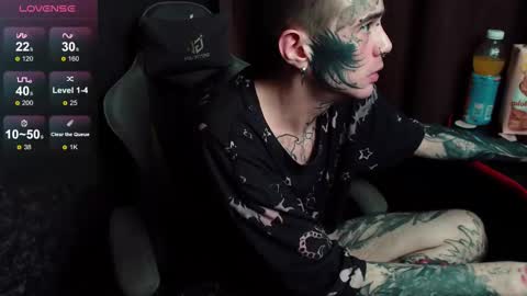 Snapshot of lone1ycrystal chatting on 10-30-25, 10:43 Chris online show from 10-30-25, 10:43