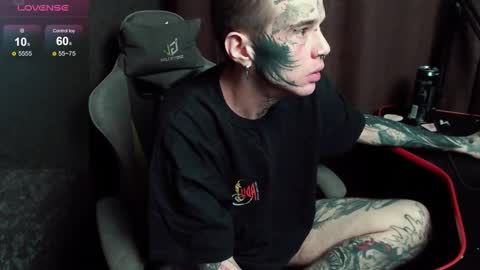 Snapshot of lone1ycrystal chatting on 11-02-25, 01:02 Chris online show from 11-02-25, 01:02