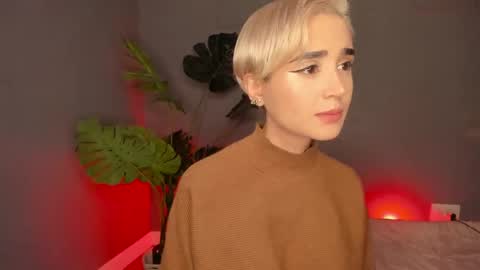 Snapshot of lonelly_lolly98 chatting on 02-22-25, 01:22 SABRINA online show from 02-22-25, 01:22