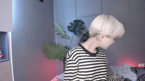 Snapshot of lonelly_lolly98 chatting on 02-23-25, 08:44 SABRINA online show from 02-23-25, 08:44