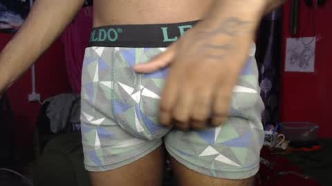 Snapshot of longdickservice01 chatting on 12-19-24, 10:02 professionalbreastsucker online show from 12-19-24, 10:02