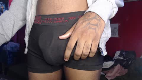 Snapshot of longdickservice01 chatting on 01-13-25, 10:47 professionalbreastsucker online show from 01-13-25, 10:47