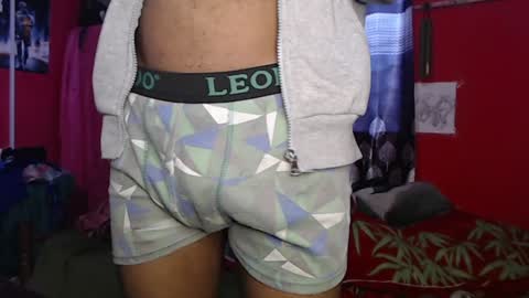 Snapshot of longdickservice01 chatting on 01-23-25, 11:04 professionalbreastsucker online show from 01-23-25, 11:04