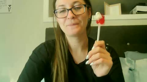 Snapshot of longhairbeautyxoxo chatting on 12-20-24, 01:58 Wima online show from 12-20-24, 01:58