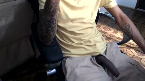 Snapshot of longshaft_ chatting on 03-18-26, 01:36 longshaft_ online show from 03-18-26, 01:36