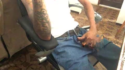Snapshot of longshaft_ chatting on 05-08-26, 03:28 longshaft_ online show from 05-08-26, 03:28
