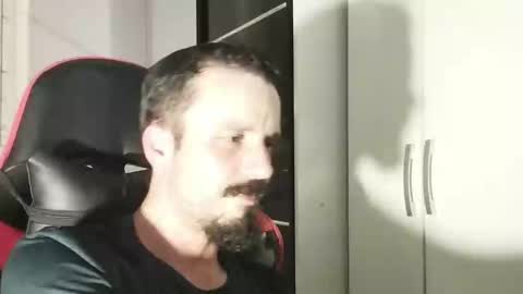 Snapshot of lookaz4010 chatting on 01-12-25, 12:28 Lucas online show from 01-12-25, 12:28