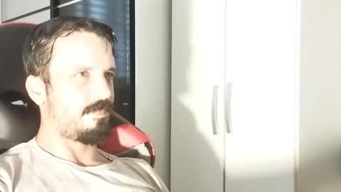 Snapshot of lookaz4010 chatting on 02-11-25, 12:58 Lucas online show from 02-11-25, 12:58