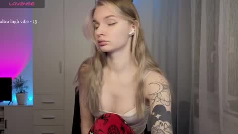 Snapshot of lookluna chatting on 02-08-26, 04:27 Luna online show from 02-08-26, 04:27