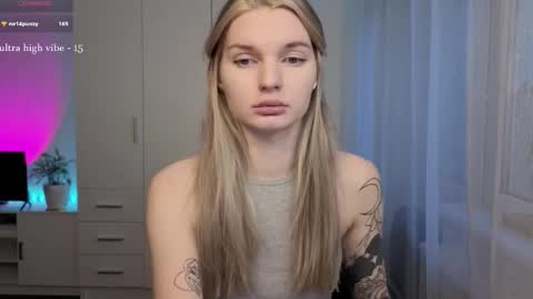 Snapshot of lookluna chatting on 02-19-26, 06:09 Luna online show from 02-19-26, 06:09