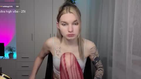 Snapshot of lookluna chatting on 03-04-26, 03:01 Luna online show from 03-04-26, 03:01