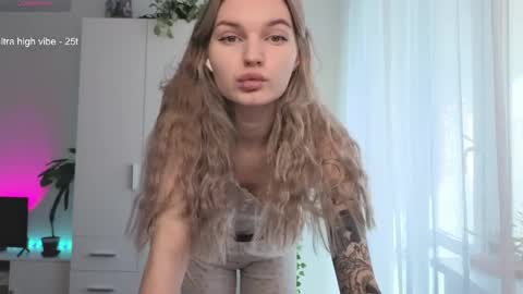 Luna online show from 04-13-26, 12:32