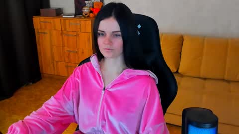 Lora Cain online show from 01-13-25, 05:55