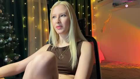 Lora heil online show from 12-17-25, 02:34