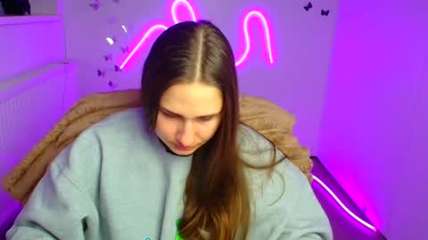 Lora online show from 04-02-26, 05:27