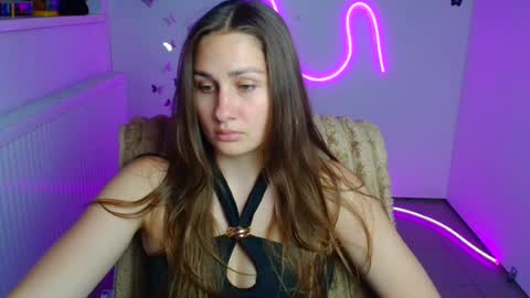 Lora online show from 06-25-26, 05:34