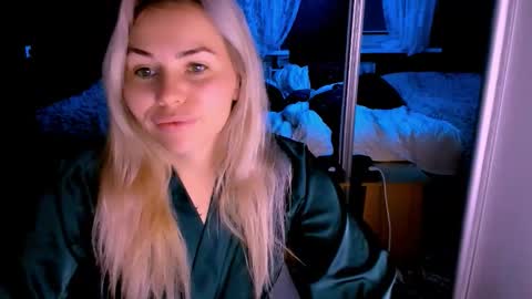 Lora online show from 10-09-25, 02:20