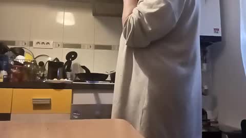 Lora online show from 12-24-24, 11:49