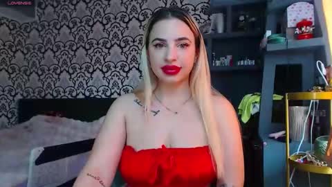 Snapshot of lorasinclare chatting on 04-24-26, 07:11 Queen LoraSinClare online show from 04-24-26, 07:11