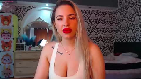 Snapshot of lorasinclare chatting on 04-27-26, 06:55 Queen LoraSinClare online show from 04-27-26, 06:55
