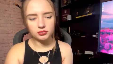 Molly online show from 10-21-25, 06:14