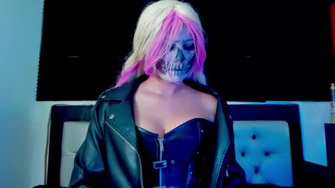 Lore Depp online show from 10-31-25, 04:02