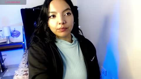 Snapshot of loren_44tits chatting on 08-02-26, 04:05 Loren online show from 08-02-26, 04:05