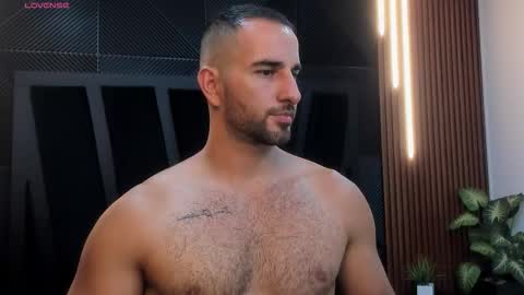  L O R E N Z O  Thumbs Up help  online show from 12-05-25, 05:20