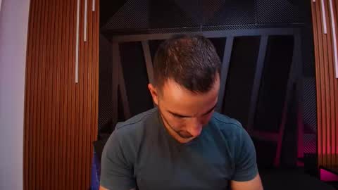  L O R E N Z O  Thumbs Up help  online show from 02-16-26, 05:20