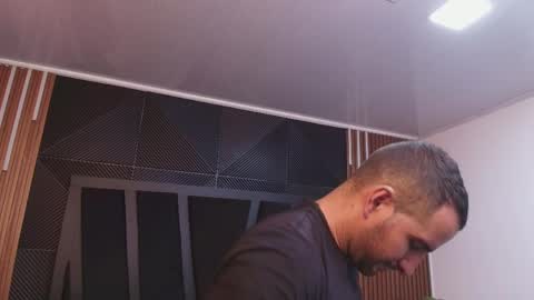  L O R E N Z O  Thumbs Up help  online show from 04-04-26, 05:21