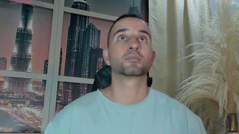  L O R E N Z O  Thumbs Up help  online show from 05-19-26, 05:41