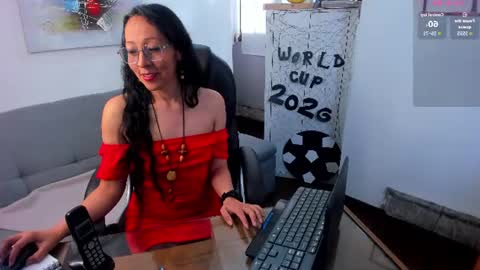 Snapshot of loretta_fraser chatting on 06-12-26, 01:10 loretta_fraser online show from 06-12-26, 01:10