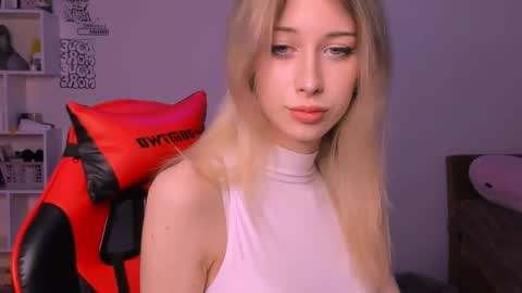 Snapshot of lori_meow chatting on 10-03-25, 04:59 Lori online show from 10-03-25, 04:59