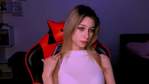 Snapshot of lori_meow chatting on 10-17-25, 06:21 Lori online show from 10-17-25, 06:21