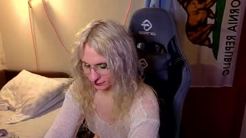 Lori -----------------------------------    online show from 03-26-26, 05:29