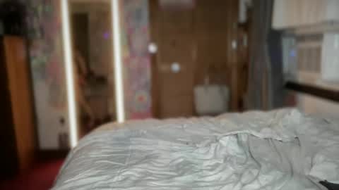 Snapshot of lorikane chatting on 06-26-26, 01:43 Lorelai Kane online show from 06-26-26, 01:43