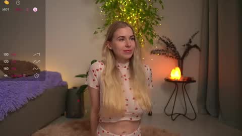 Lorrie online show from 12-10-24, 02:28